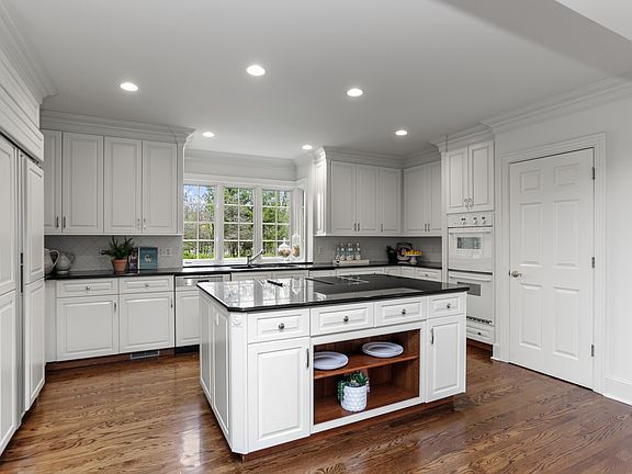 22 Wooddale Rd Greenwich CT-print-014-017-014-4200x2804-300dpi.jpg