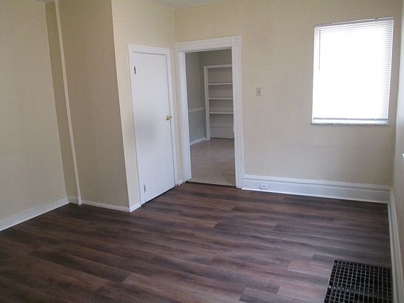4th image of 217 Bruce St