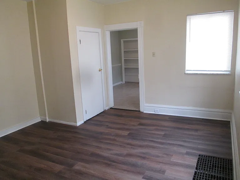 217 Bruce St — Photo 4
