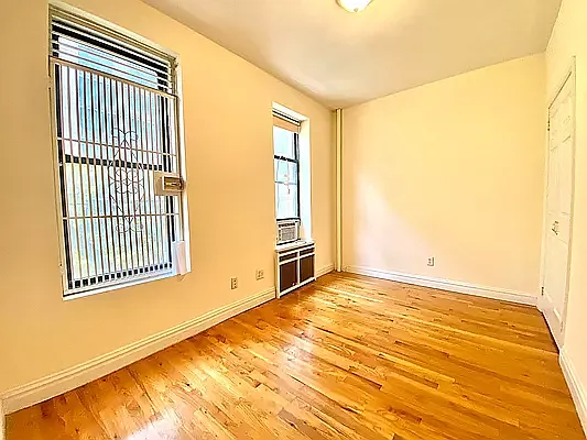 Rented by Oxford Property Group | media 12