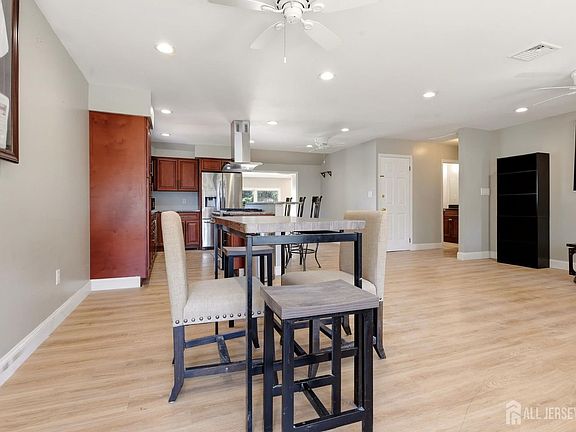 4th image of 19 Tyndale Ave