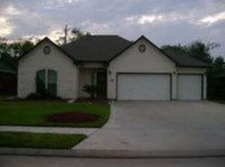 310 Lexington Ave, Clute, TX 77531