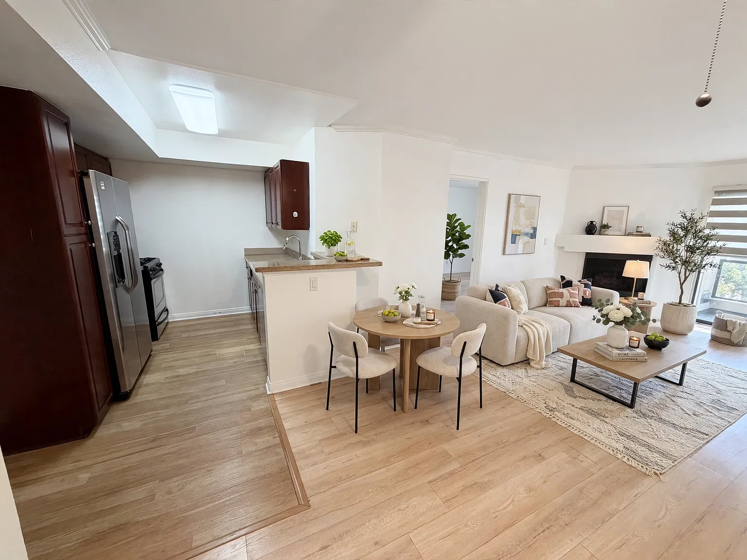 2 bed, 985 sqft, $2,950 — Photo 2
