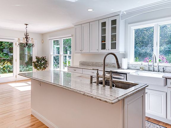 4th image of 239 Norfolk Dr