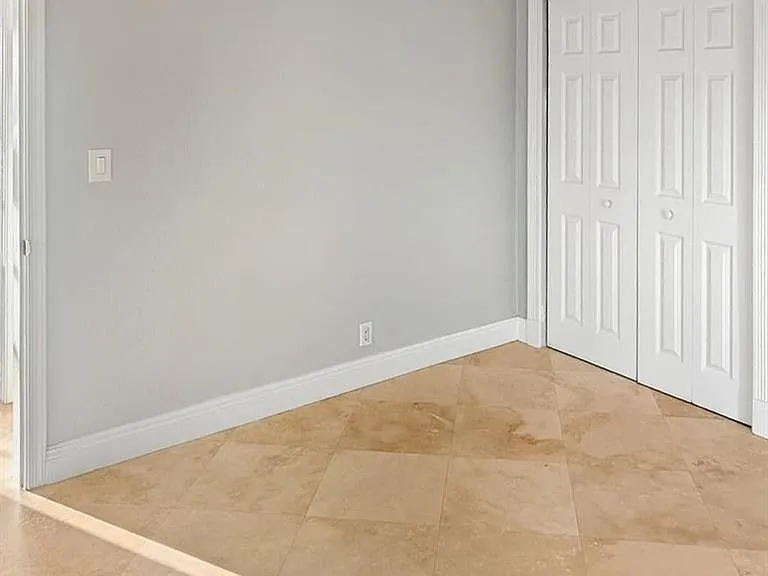 51 NE 24th St #6 — Photo 17