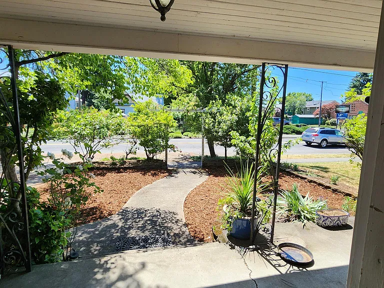 6915 SE Holgate Blvd — Photo 4