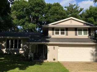953 44th St, West Des Moines, IA 50265
