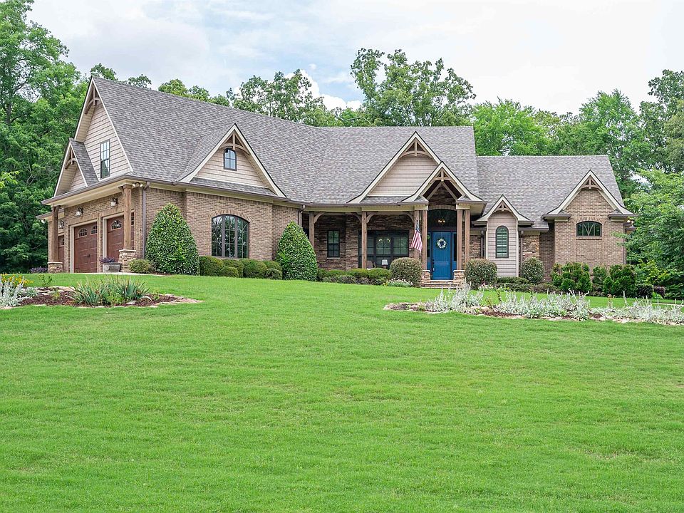1st image of 221 River Oaks Dr