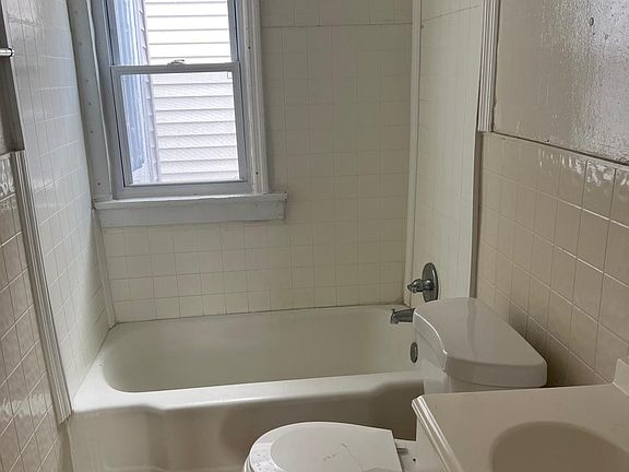 4th image of 28 Memorial Dr #2