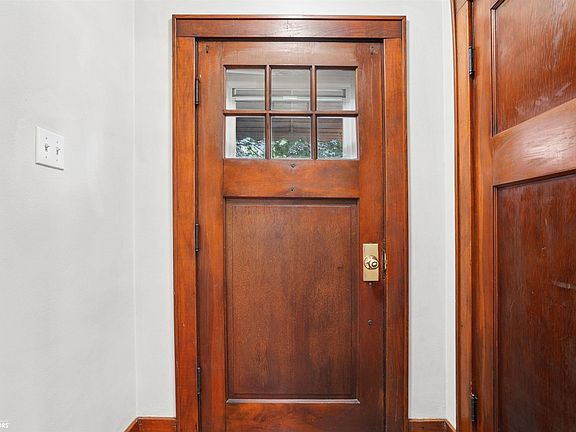 3rd image of 306 N Jackson St