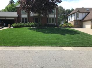 561 Sunlight Dr, Rochester Hills, MI 48309