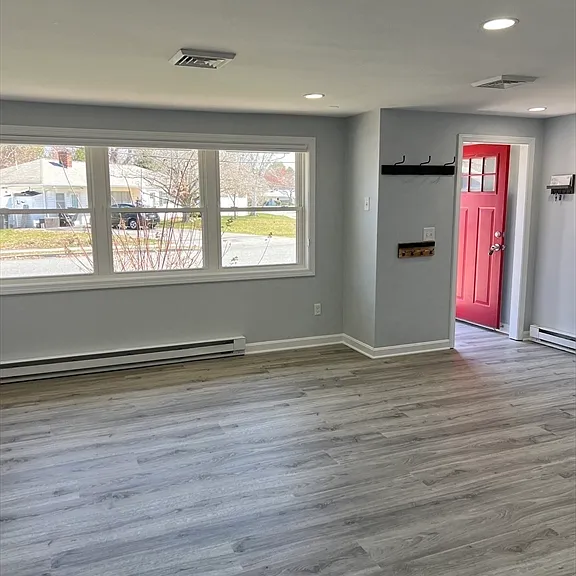 10 Terrane Ave — Photo 3