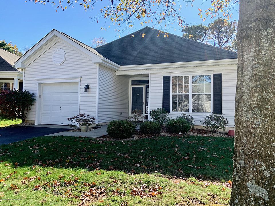 1st image of 24 Silverwoods Dr