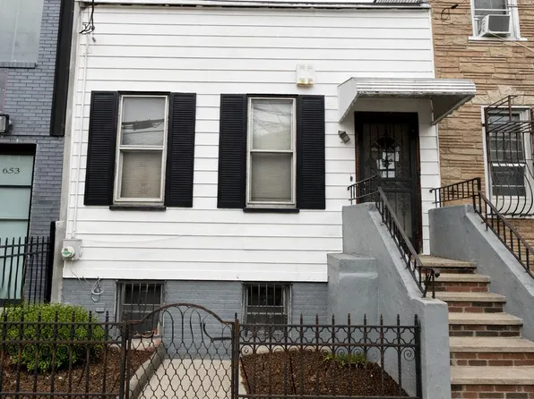 655 Maple Street image 1 of 4