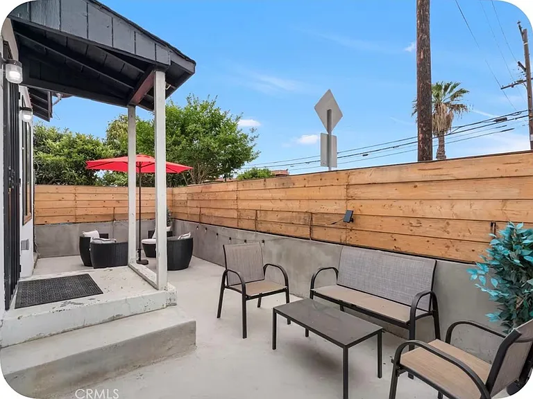 15114 S Orange Ave — Photo 1