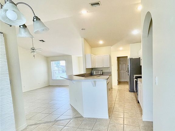 4th image of 2703 SW 1st Ave