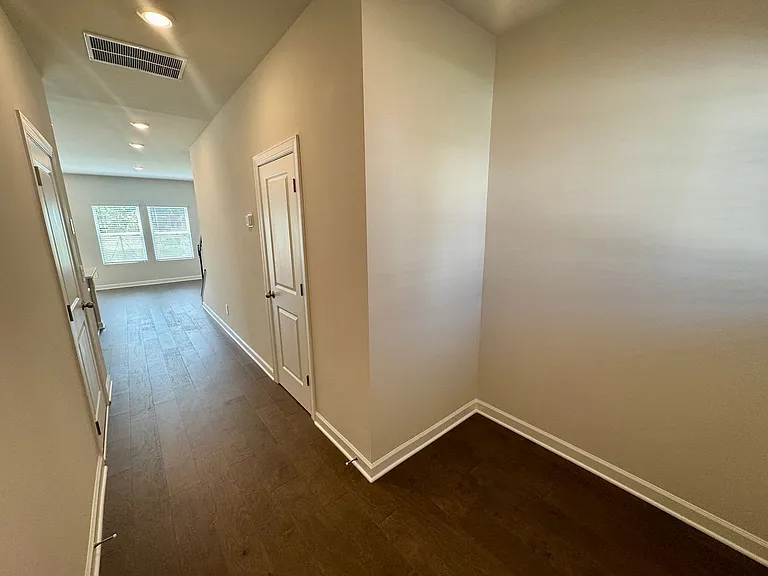 1720 Braemar Village Dr — Photo 2