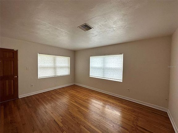 3rd image of 2130 Oglesby Ave