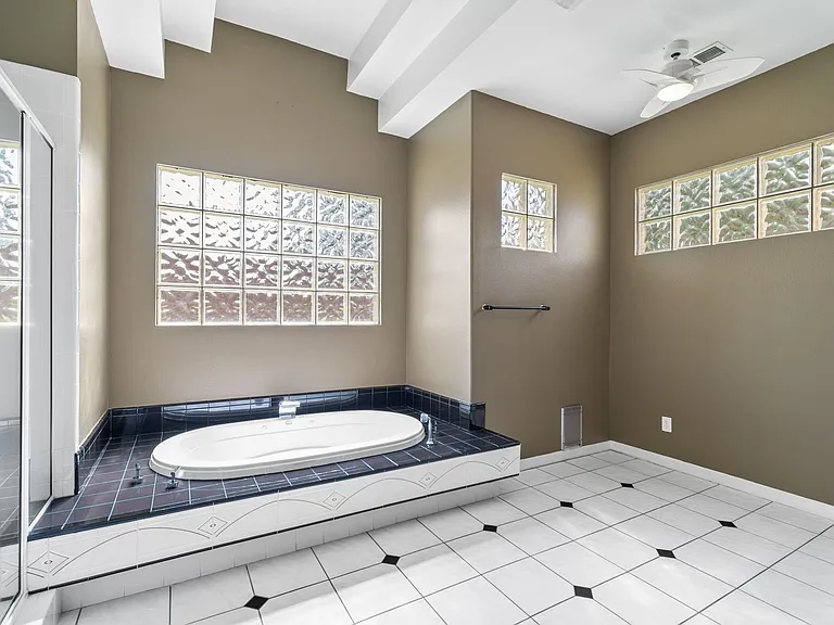 6020 Parksedge Ln — Photo 17