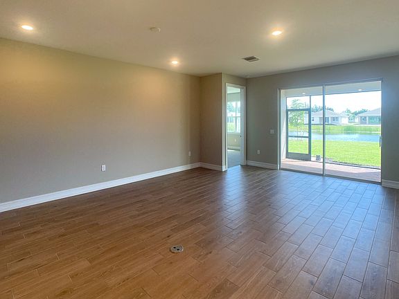 3rd image of 417 Coral Reef Pl