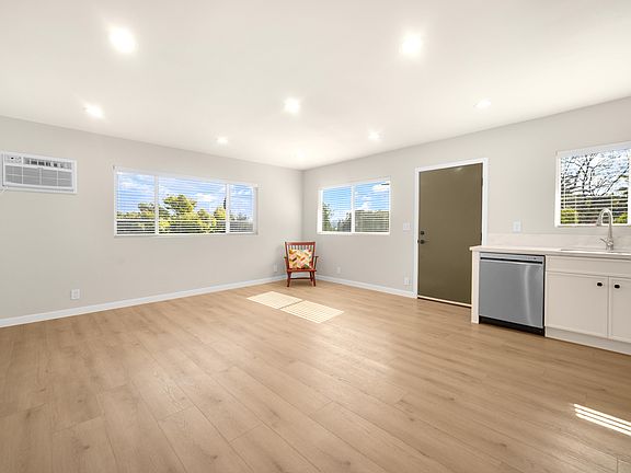 4th image of 3501 Marguerite St APT 1