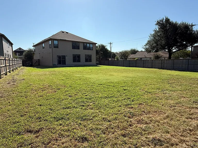 2250 Howry Dr — Photo 40