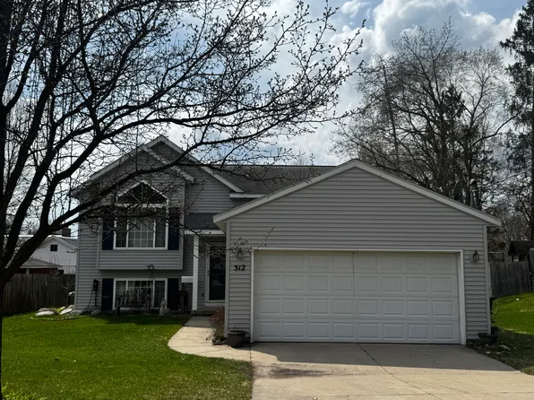 512 N Jefferson St, Lowell, MI 49331