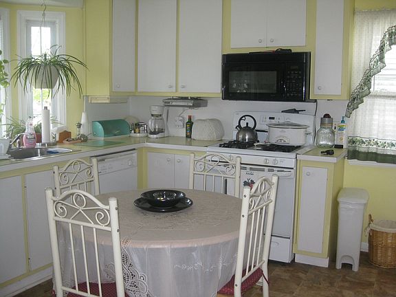 4th image of 297 Franklin Ave