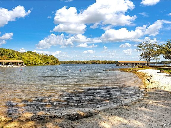 2nd image of 252 Lake Front Dr