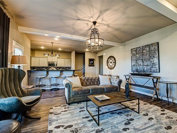 2nd image of 3521 Summerway Dr
