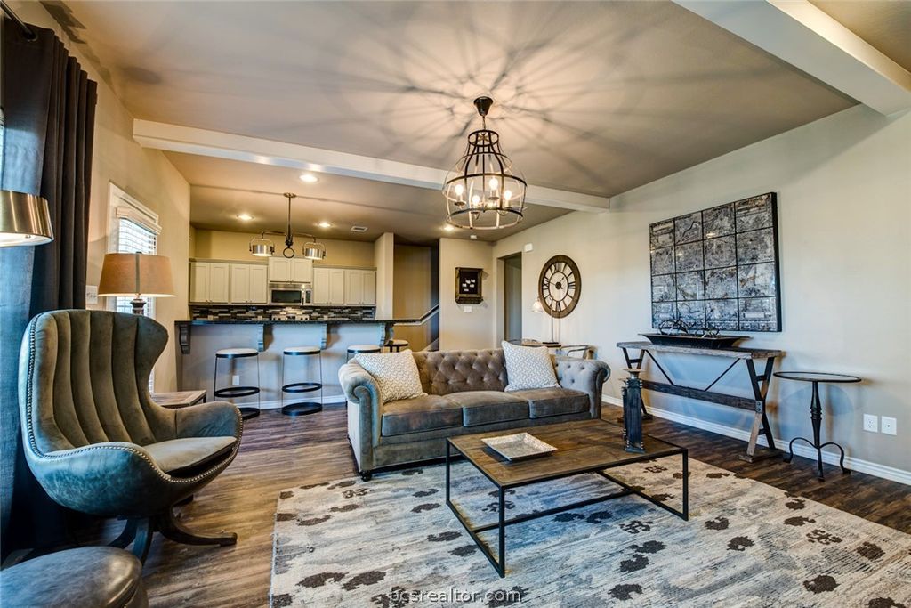 3521 Summerway Dr, College Station, TX - View 2