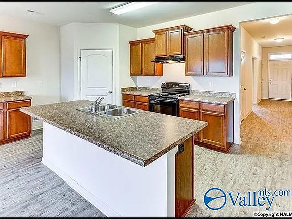 3rd image of 121 Pine Landing Dr