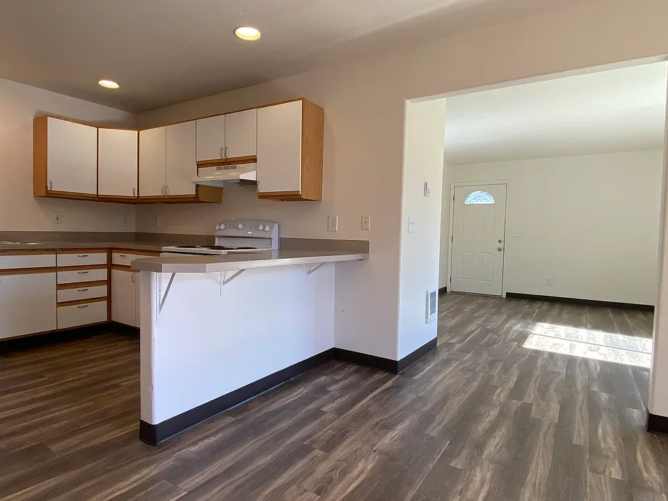 Creekview Apartments