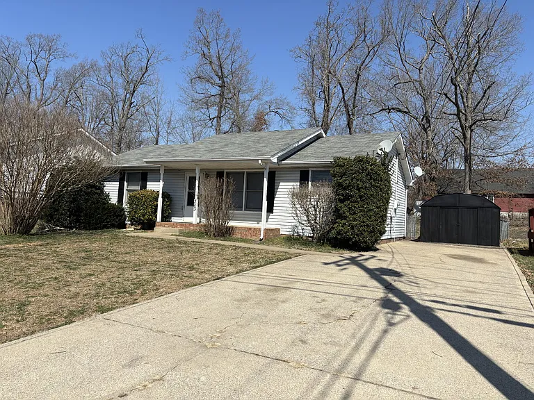 363 Donna Dr — Photo 1