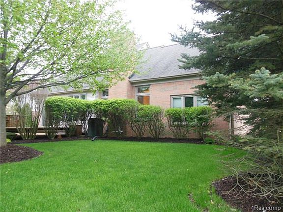 3rd image of 48162 Park Lane Ct