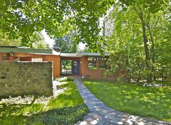 3rd image of 9 Dellwood Ln