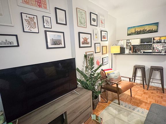4th image of 442 W 20th St #1