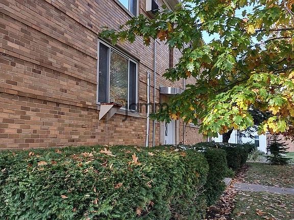 2nd image of 2372 Wooster Rd #4
