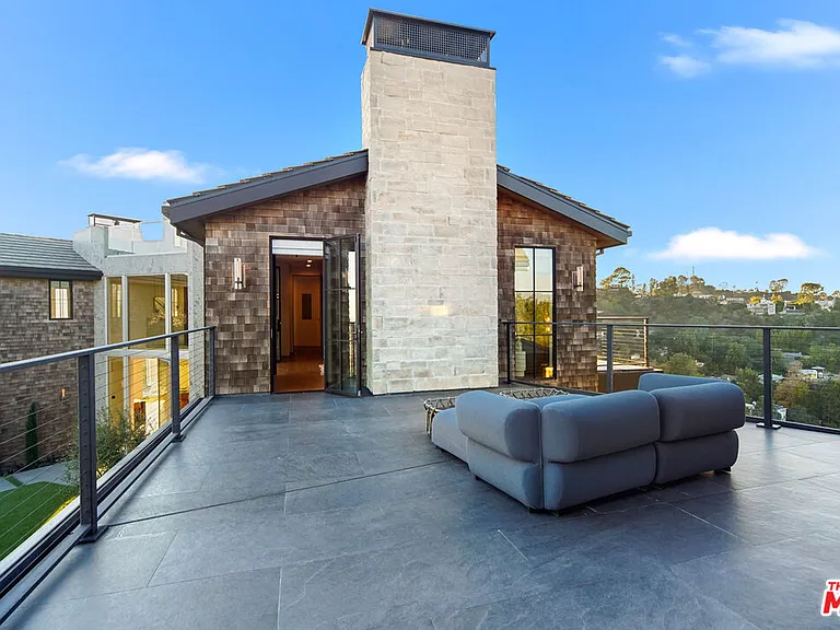 2020 Cyprean Dr — Photo 43