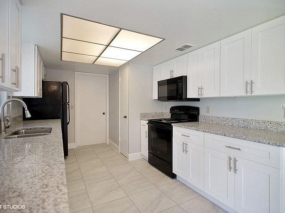 5th image of 140 Tampico Ln