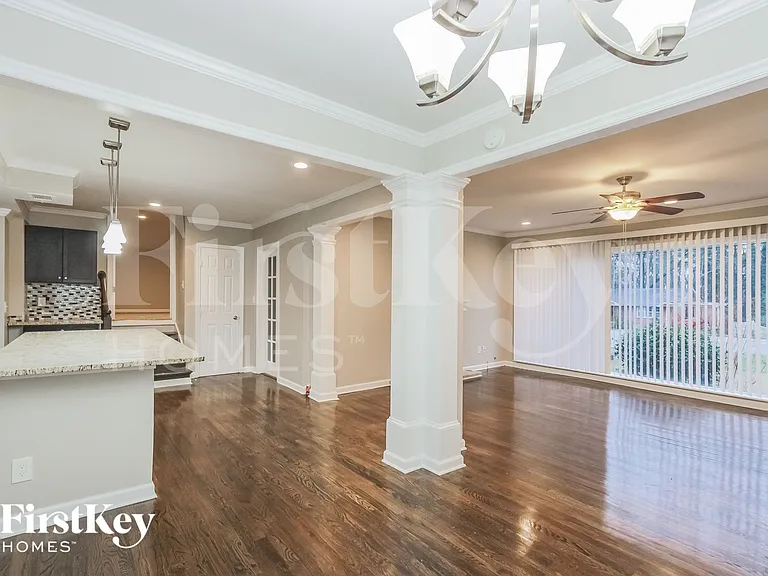 1648 Columbia Dr — Photo 8