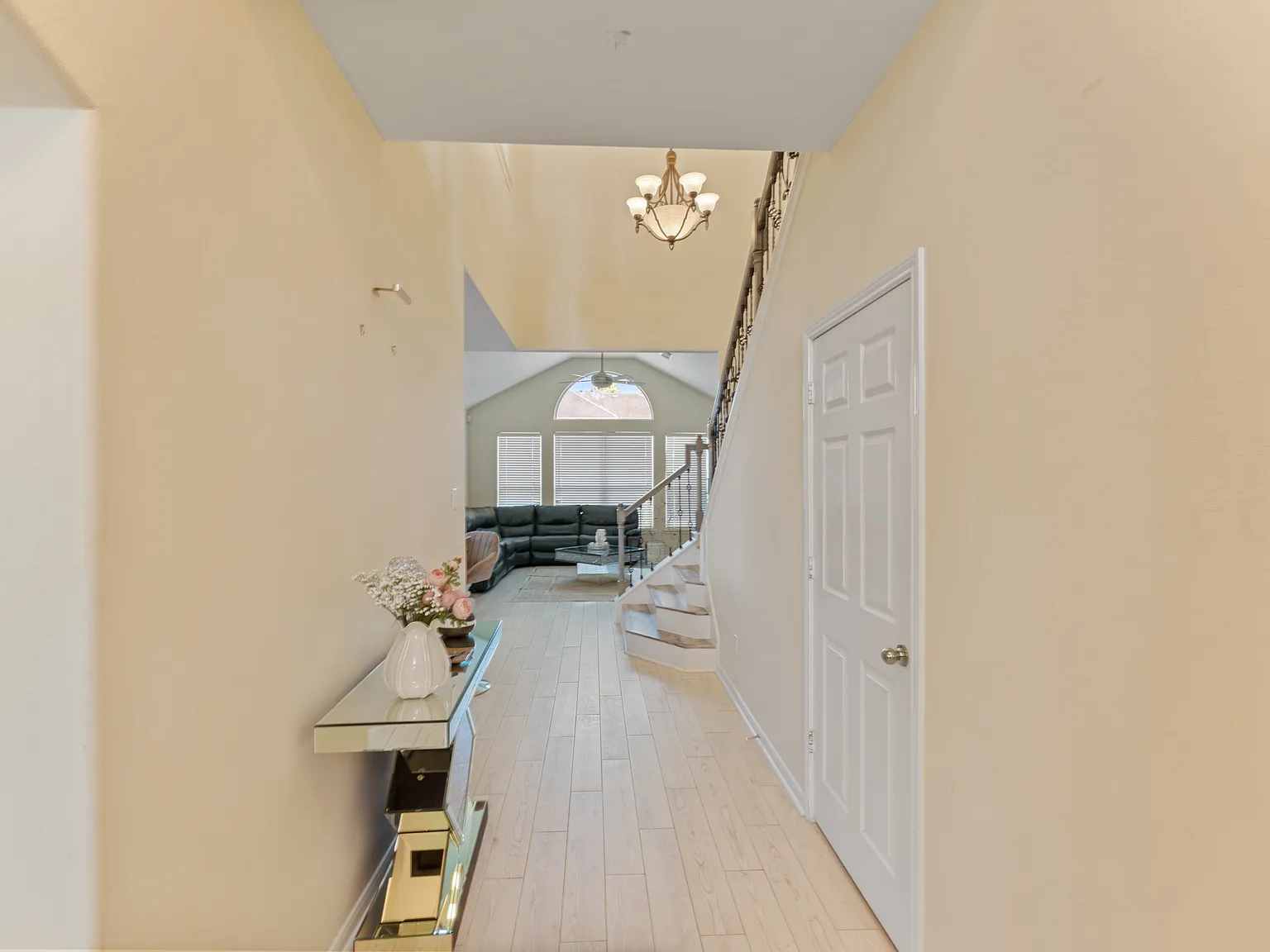 4 bed, 2.5 bath, 2533 sqft, $3,150 — Photo 3