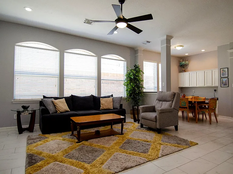 1211 Campton Ct — Photo 9