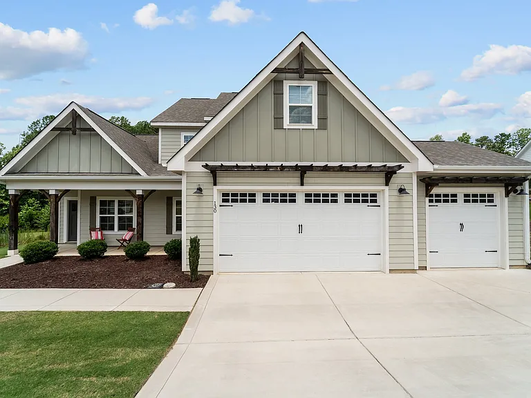 130 Amelia Dr — Photo 10