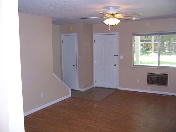 3rd image of 476 Brentwood Dr