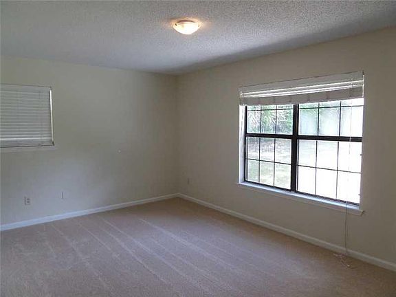 5th image of 4553 Malik Cres