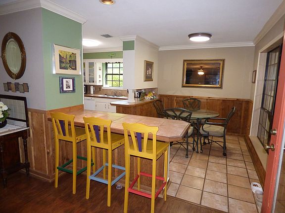 3rd image of 1030 Pinehurst Pl