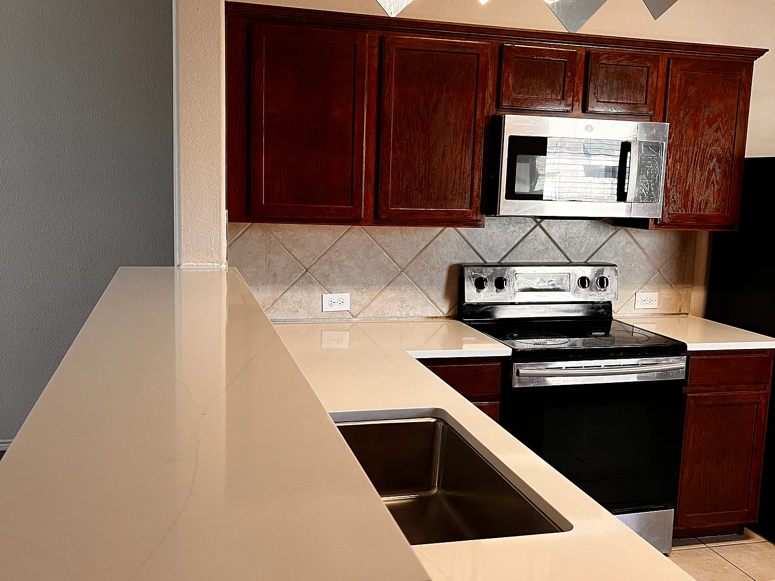 12421 Worthington Ln — Photo 3