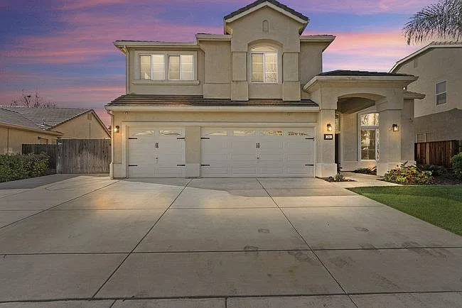 781 Tamarack Way photo 1