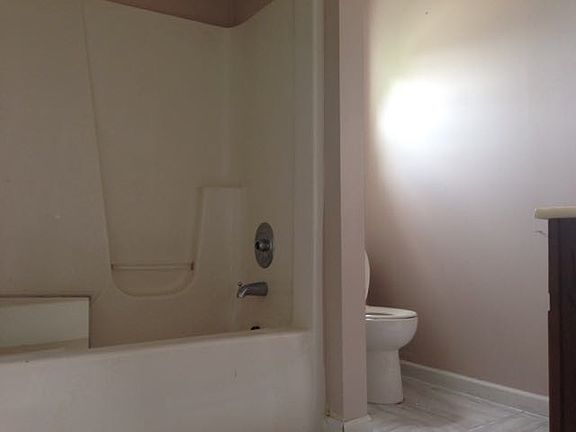 4th image of 507 Scott Ave